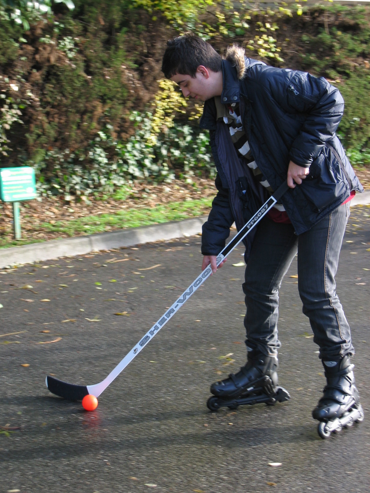 Un jeune en situation de handicap qui pratique un sport adapté